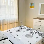 Albis Center Selvia * Tirana