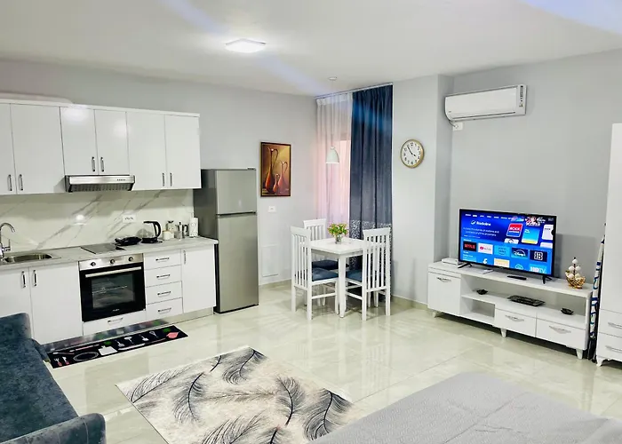 Albis Center Selvia アパート ティラナ